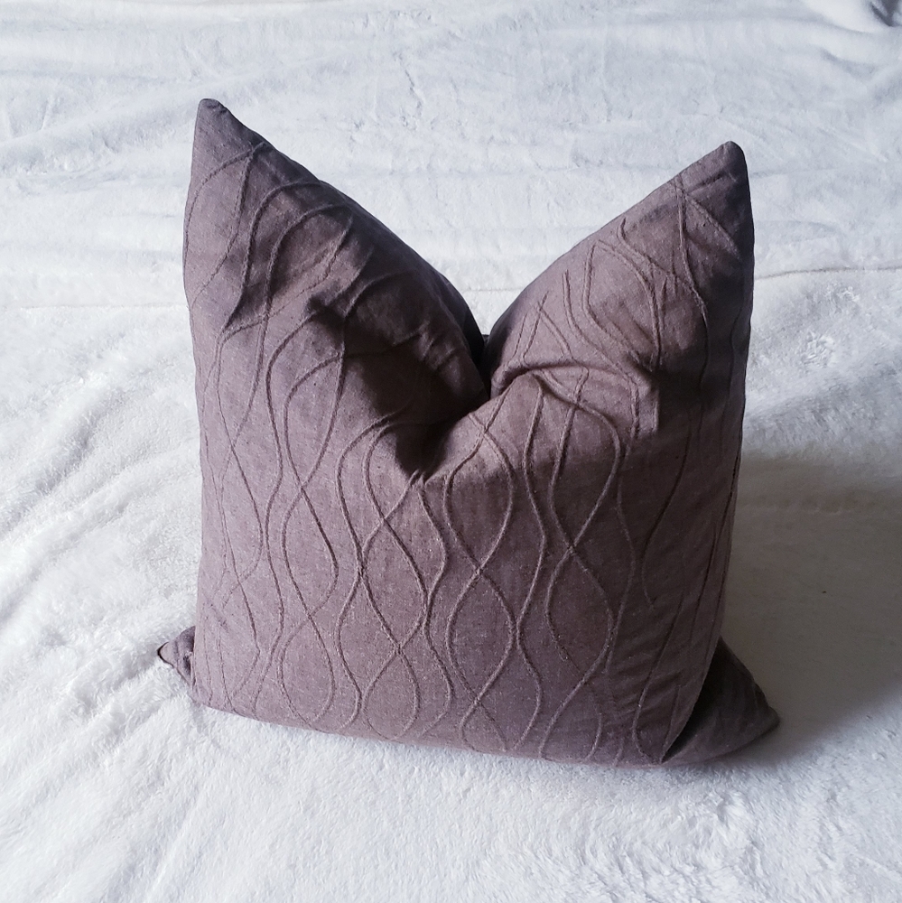 ✔️SOLD 2x CK- Down Pillows - Picture 5 of 15